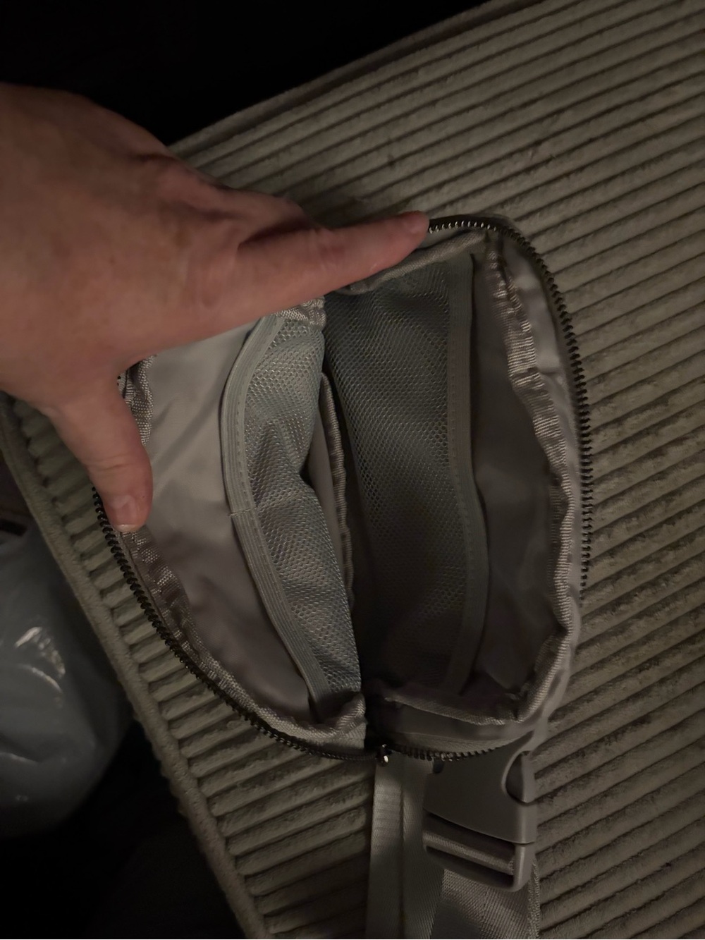 Fanny pack bumb bag; no name; great condition; as is - Picture 2 of 2
